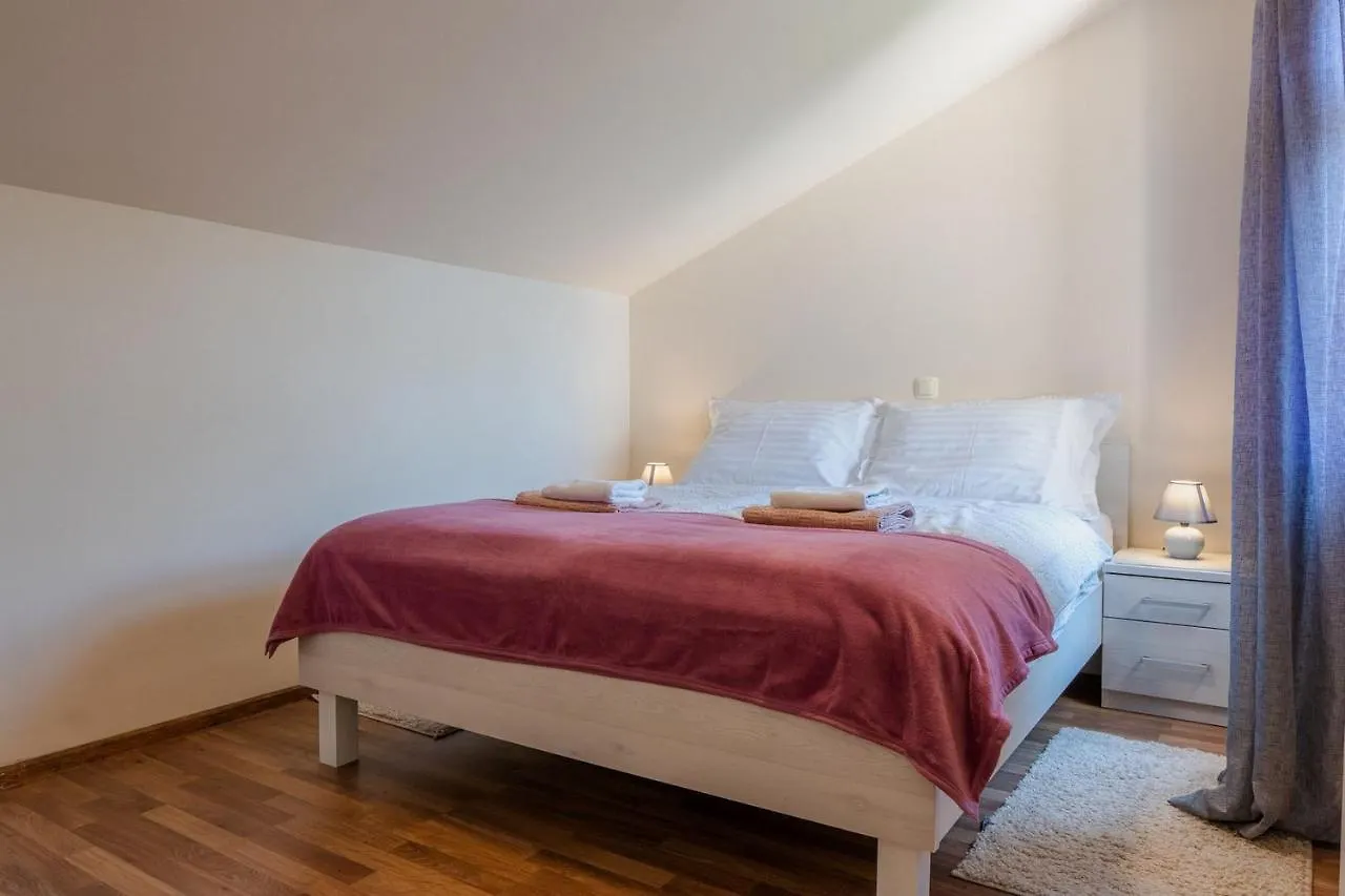 Apartments Sum Mora Vir
