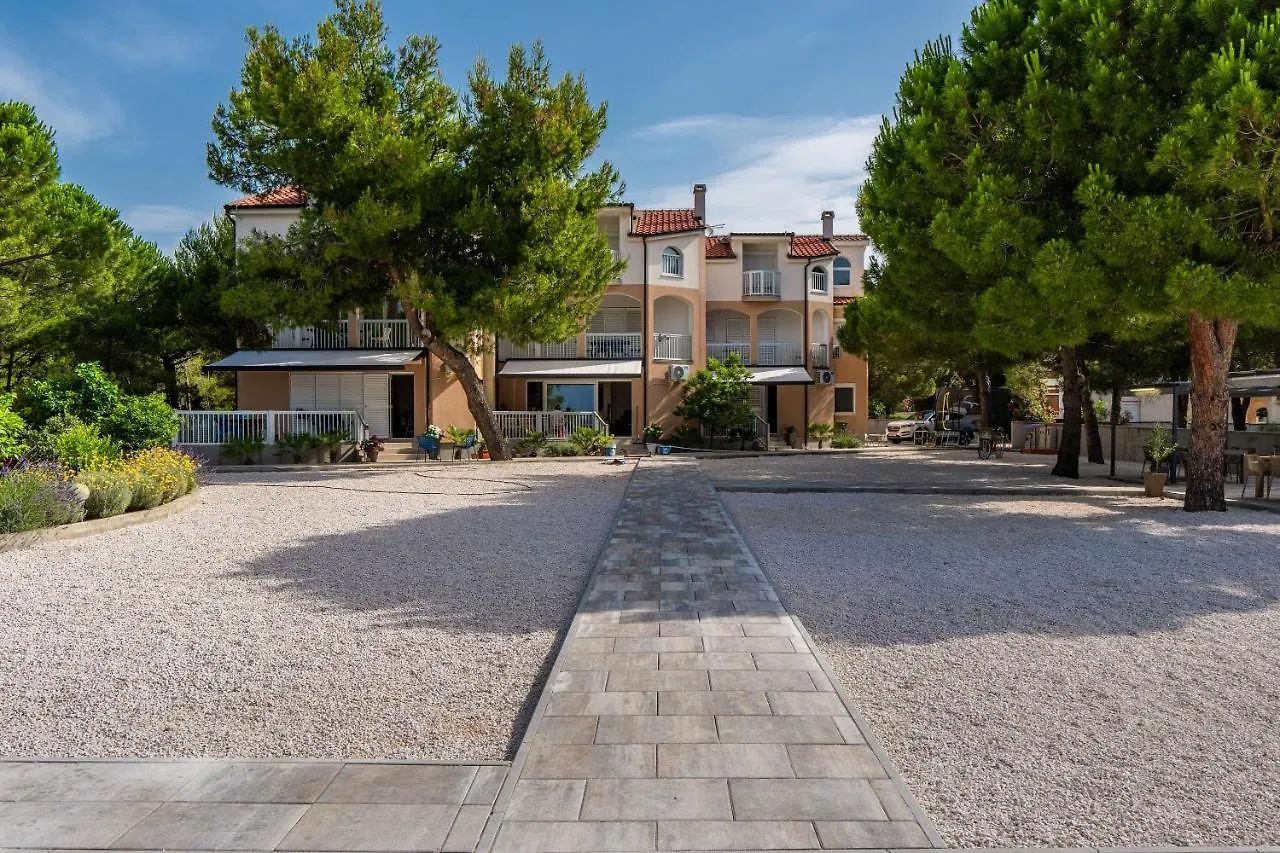 Apartments Sum Mora Vir