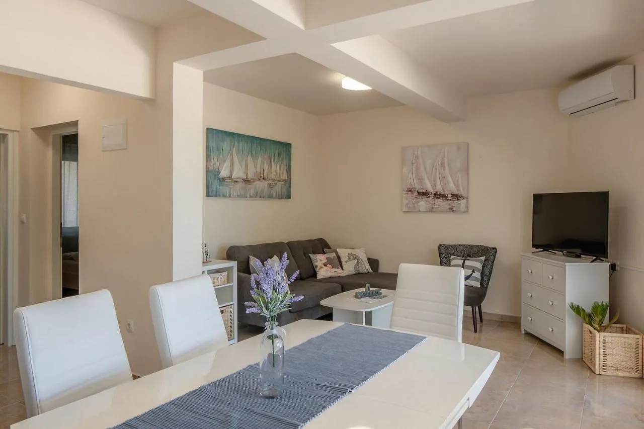 Apartments Sum Mora Vir