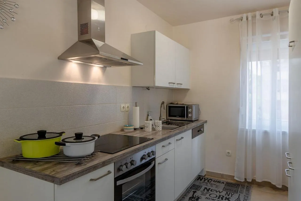 Apartments Sum Mora Vir 0*,  Croatia