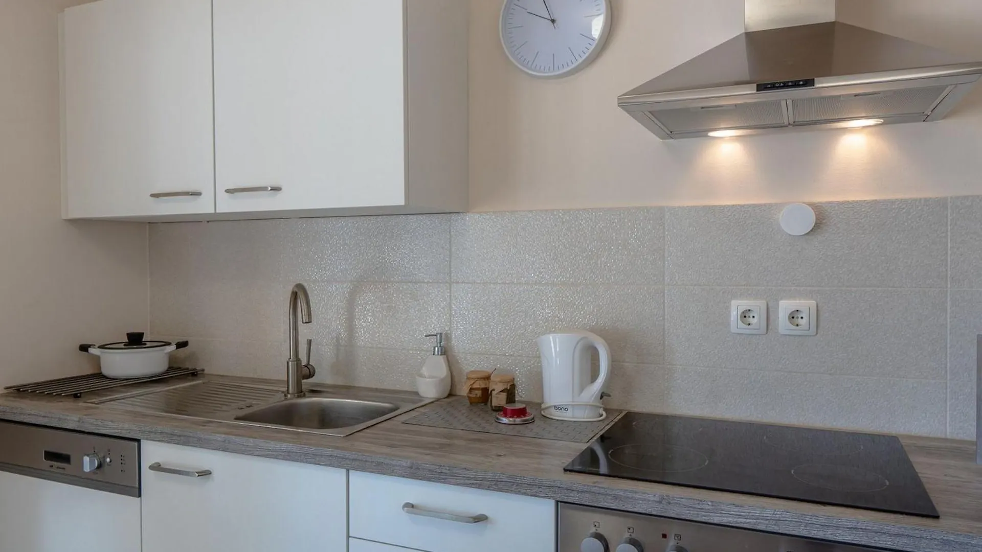 Apartments Sum Mora Vir 0*,